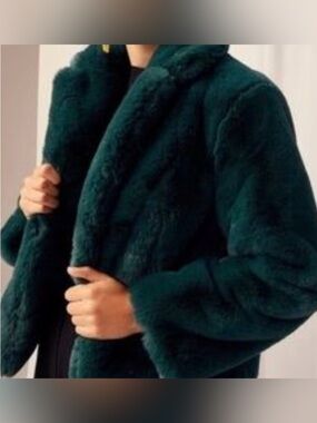 Off season deal 💥💥Odyn Emerald Green Short Faux Fur Jacket Shrug Coat Size S